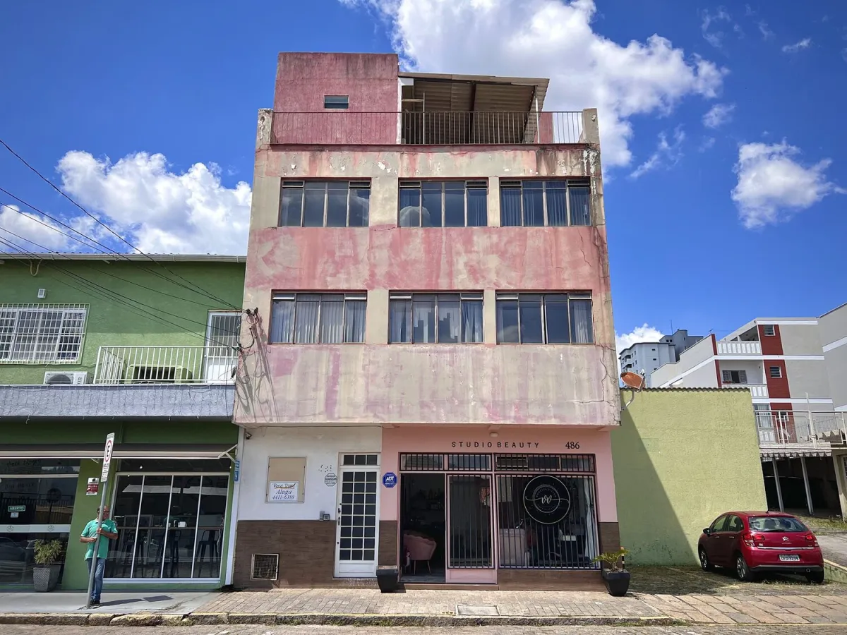 Prédio comercial de 3 andares à venda no Centro de Atibaia